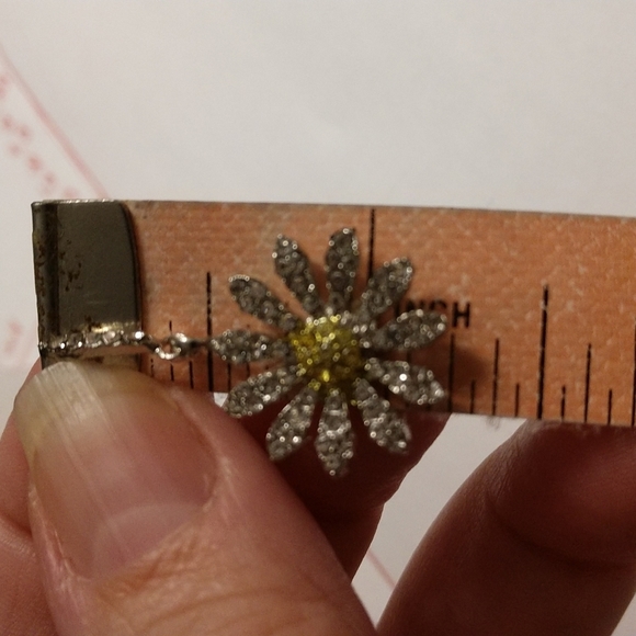 Beautiful Daisy Dangle Drop Earrings Bling Silver-tone Yellow Rhinestone Flower - Picture 11 of 12